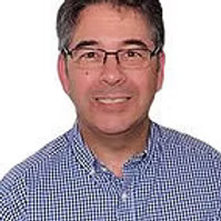 Professional headshot photo of  Michael Roder, medical practitioner